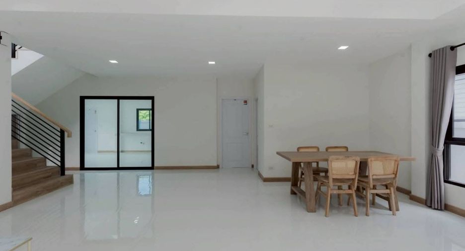 For sale 3 bedrooms villa in San Kamphaeng, Chiang Mai