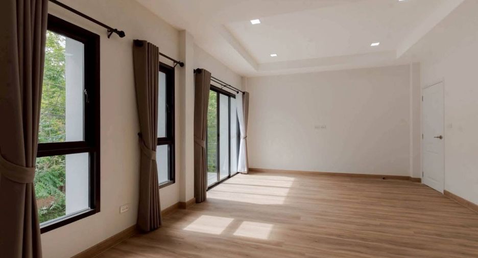 For sale 3 bedrooms villa in San Kamphaeng, Chiang Mai