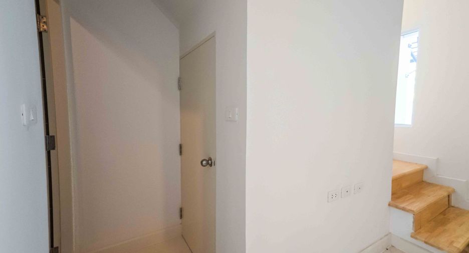 Casa adosada en venta de 3 habitaciones en Lam Luk Ka, Pathum Thani