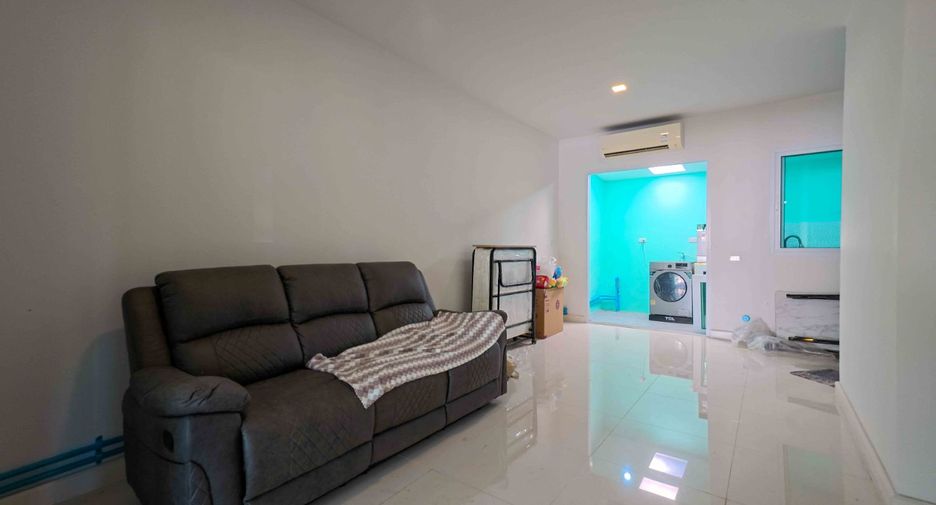 Casa adosada en venta de 3 habitaciones en Lam Luk Ka, Pathum Thani