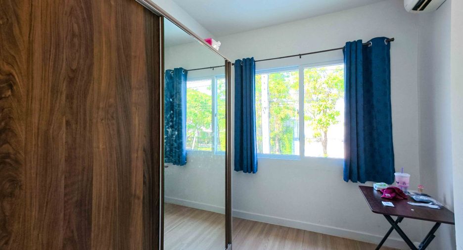 Casa adosada en venta de 3 habitaciones en Lam Luk Ka, Pathum Thani