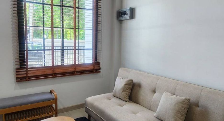 À vendre 2 chambres maison de ville à San Pa Tong, Chiang Mai
