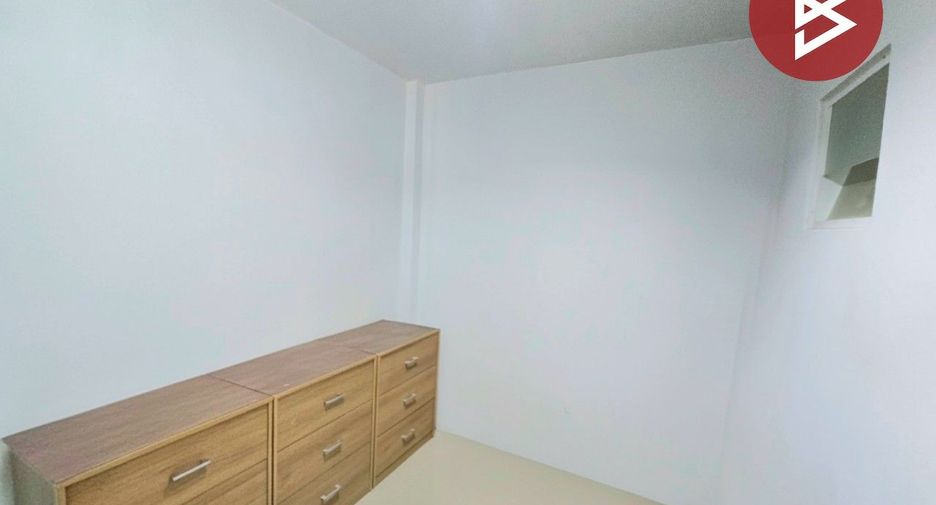For sale 4 bedrooms townhouse in Mueang Nakhon Pathom, Nakhon Pathom