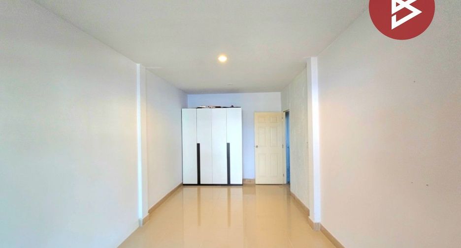 For sale 4 bedrooms townhouse in Mueang Nakhon Pathom, Nakhon Pathom