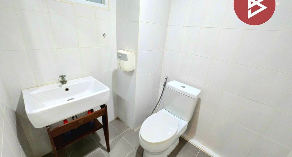 For sale 4 bedrooms townhouse in Mueang Nakhon Pathom, Nakhon Pathom