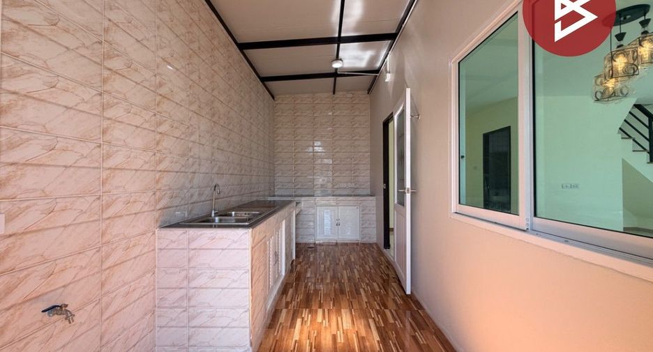 À vendre 3 chambres maison de ville à Mueang Chon Buri, Chonburi