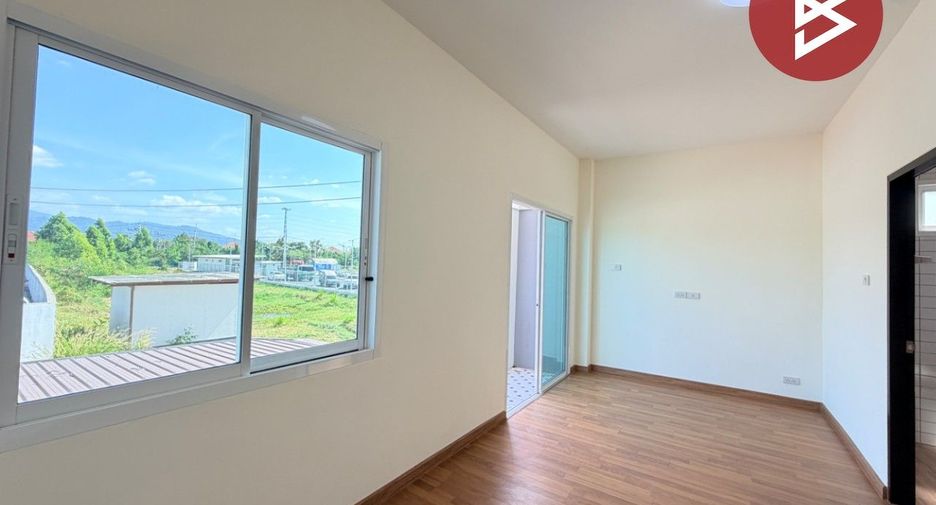 À vendre 3 chambres maison de ville à Mueang Chon Buri, Chonburi