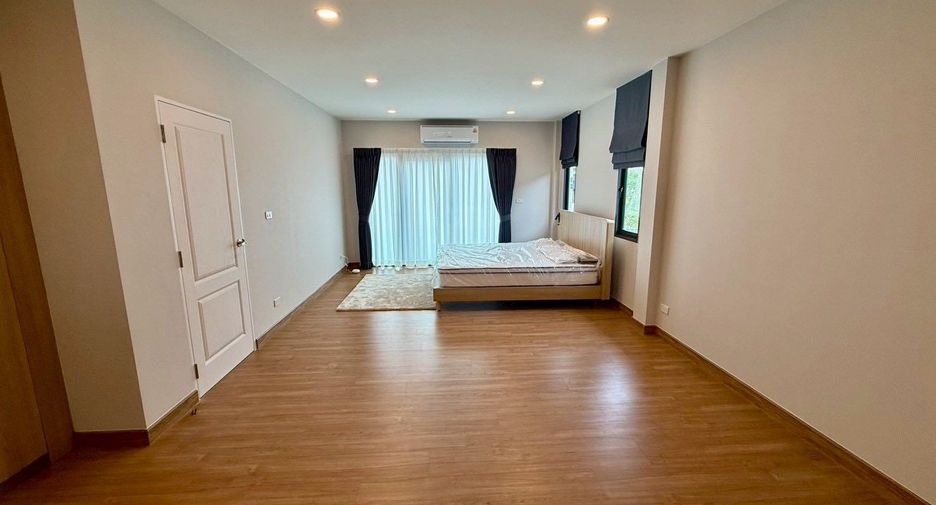 Casa en alquiler de 4 habitaciones en Don Mueang, Bangkok