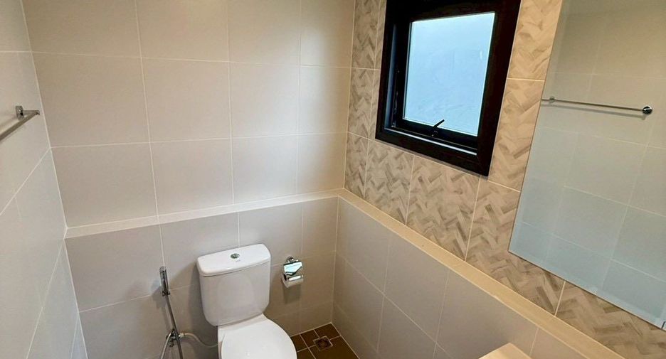 Casa en alquiler de 4 habitaciones en Don Mueang, Bangkok