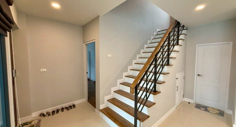 Casa en alquiler de 4 habitaciones en Don Mueang, Bangkok