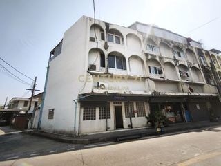 For rent and for sale 3 bedrooms retail Space in Chatuchak, Bangkok