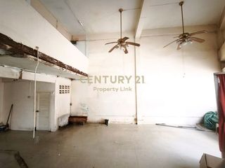 For rent and for sale 3 bedrooms retail Space in Chatuchak, Bangkok
