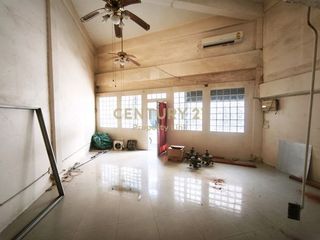 For rent and for sale 3 bedrooms retail Space in Chatuchak, Bangkok