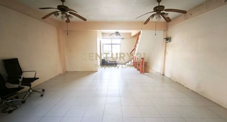 Local comercial en alquiler y en venta de 3 habitaciones en Chatuchak, Bangkok