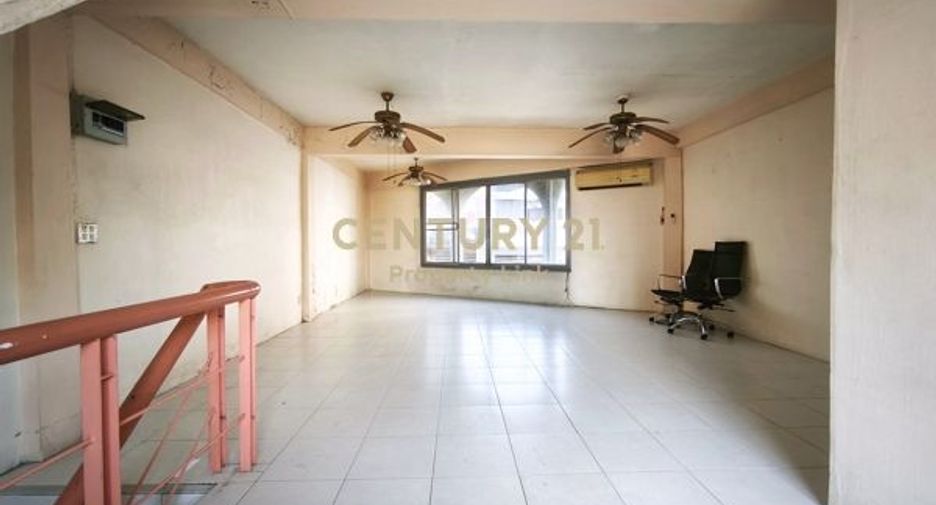 Local comercial en alquiler y en venta de 3 habitaciones en Chatuchak, Bangkok