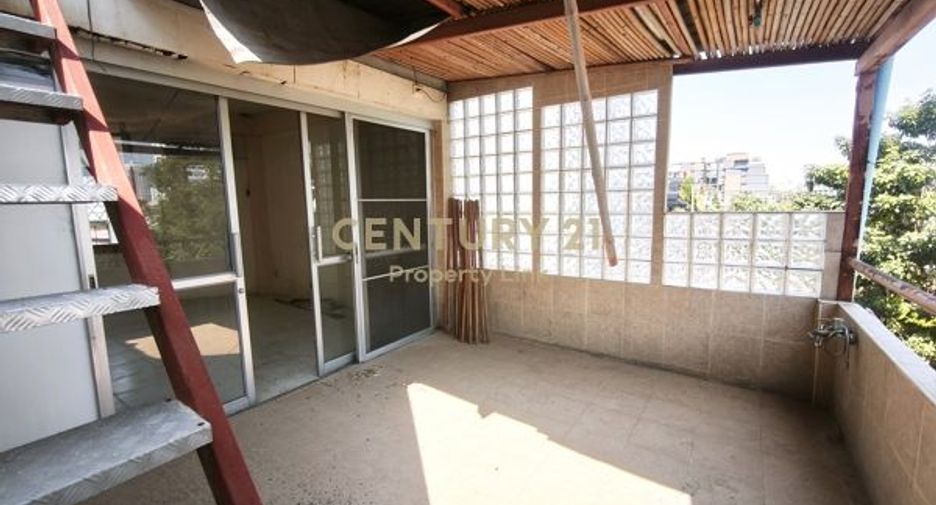 Local comercial en alquiler y en venta de 3 habitaciones en Chatuchak, Bangkok