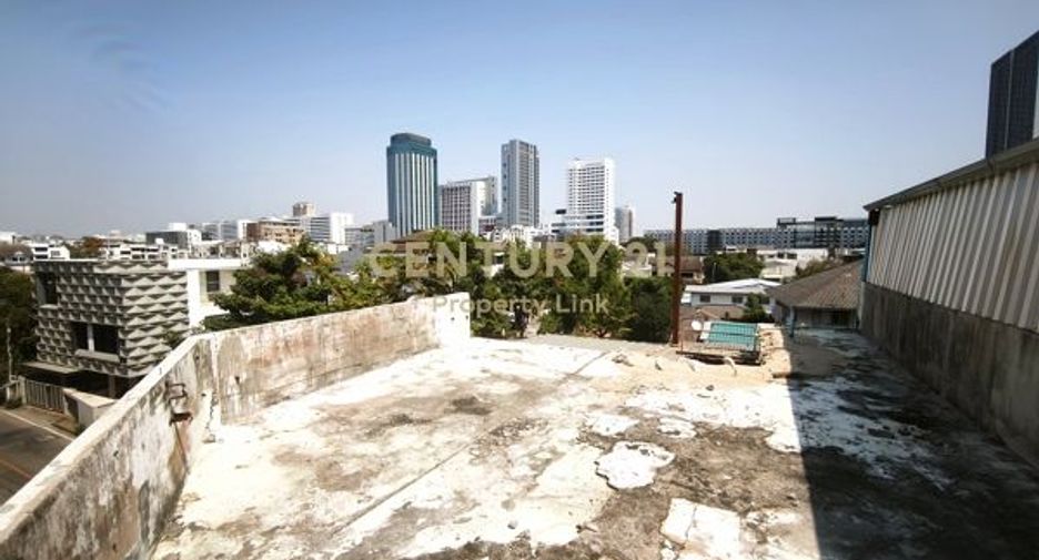 Local comercial en alquiler y en venta de 3 habitaciones en Chatuchak, Bangkok