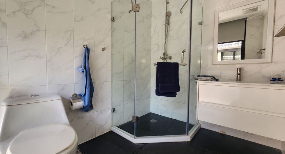 For rent 2 bedrooms townhouse in Thalang, Phuket