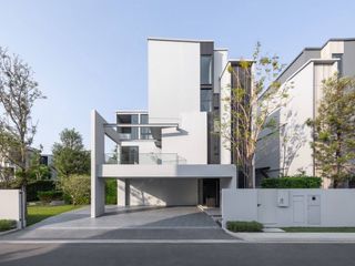For rent 4 bedrooms house in Saphan Sung, Bangkok