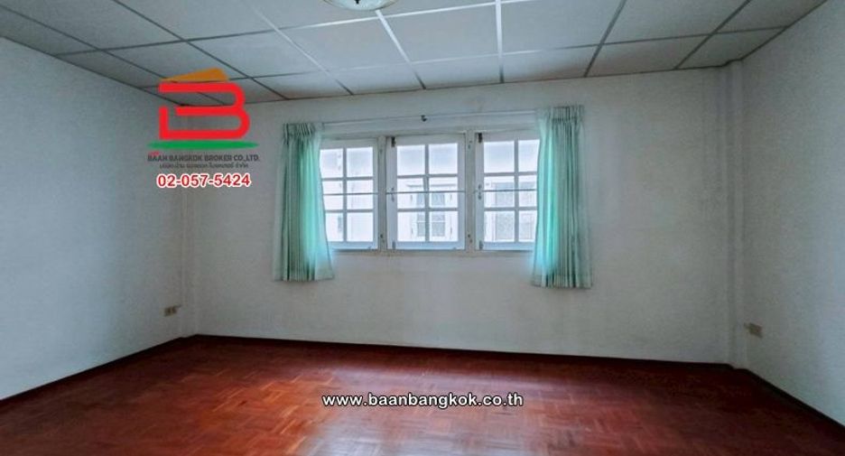 For sale 4 bedrooms townhouse in Pak Kret, Nonthaburi