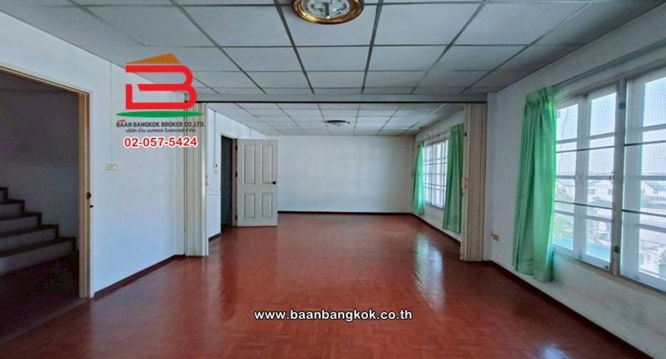 For sale 4 bedrooms townhouse in Pak Kret, Nonthaburi