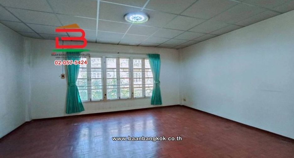 For sale 4 bedrooms townhouse in Pak Kret, Nonthaburi