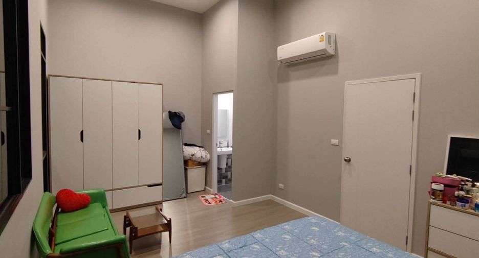 For sale 4 bedrooms townhouse in Khlong Luang, Pathum Thani