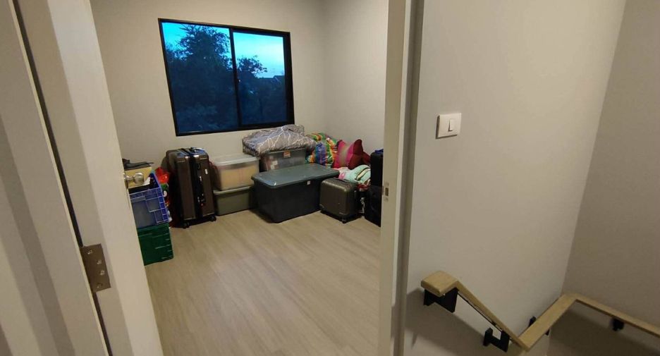 For sale 4 bedrooms townhouse in Khlong Luang, Pathum Thani