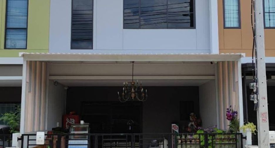 For sale 4 bedrooms townhouse in Khlong Luang, Pathum Thani