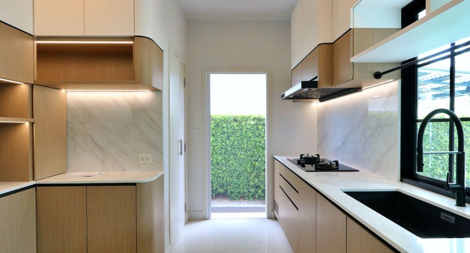 For sale 4 bedrooms house in Pak Kret, Nonthaburi
