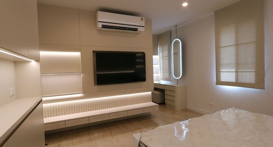 For sale 4 bedrooms house in Pak Kret, Nonthaburi