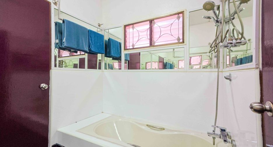 For rent 3 bedrooms house in Khlong Sam Wa, Bangkok