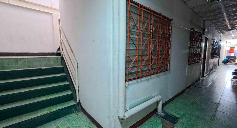 For sale 12 bedrooms retail Space in Lat Krabang, Bangkok