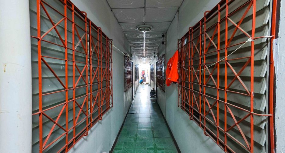 For sale 12 bedrooms retail Space in Lat Krabang, Bangkok