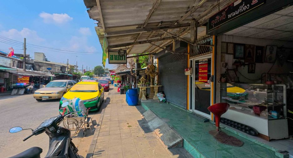 For sale 12 bedrooms retail Space in Lat Krabang, Bangkok