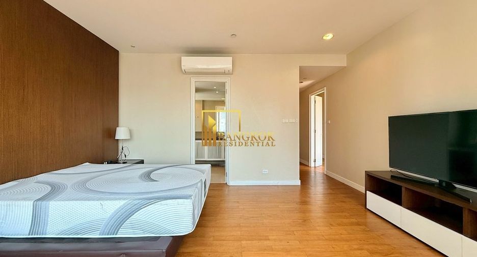 For rent 4 bedrooms condo in Watthana, Bangkok