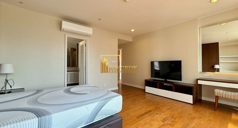 For rent 4 bedrooms condo in Watthana, Bangkok