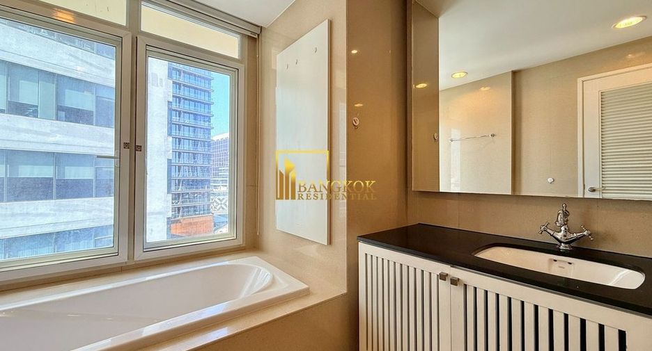 For rent 4 bedrooms condo in Watthana, Bangkok