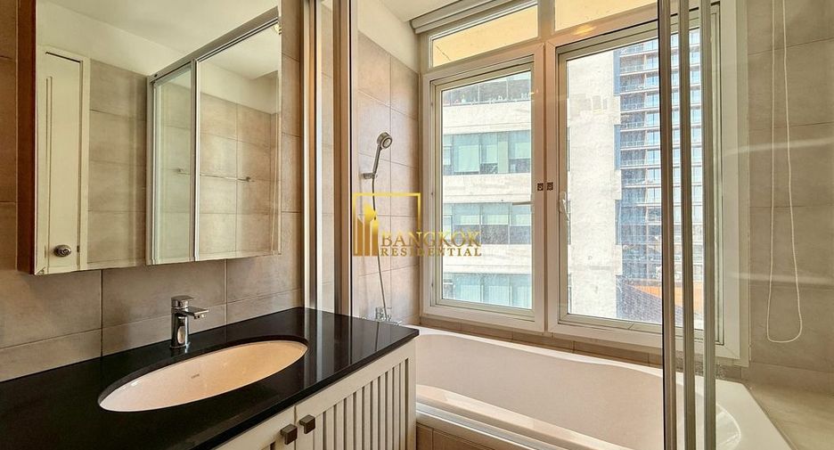 For rent 4 bedrooms condo in Watthana, Bangkok