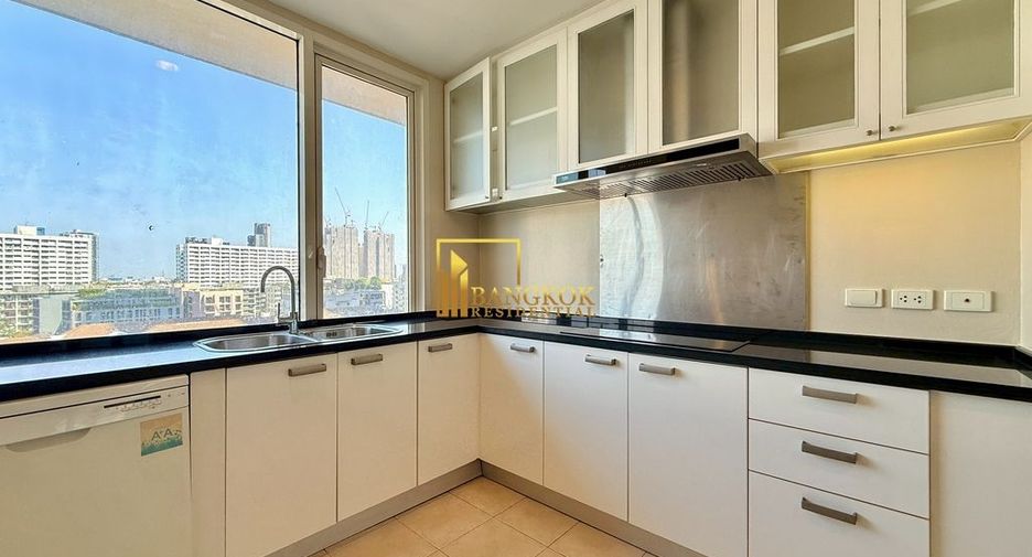 For rent 4 bedrooms condo in Watthana, Bangkok