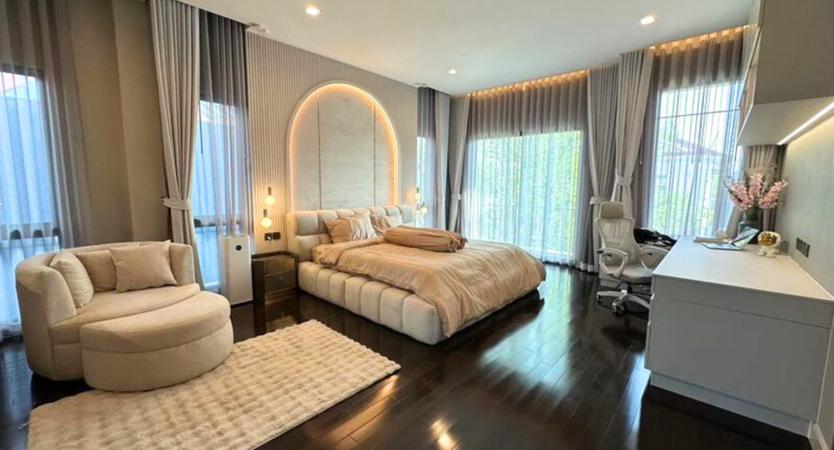 For rent 5 bedrooms house in Lat Krabang, Bangkok
