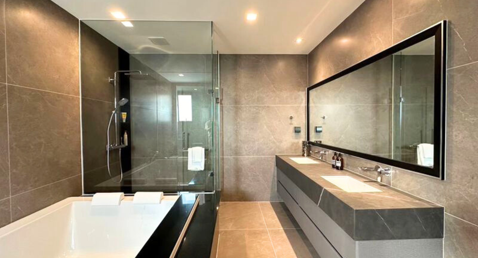 For rent 5 bedrooms house in Lat Krabang, Bangkok