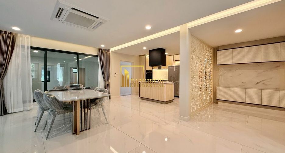 À louer 4 chambres maison à Watthana, Bangkok