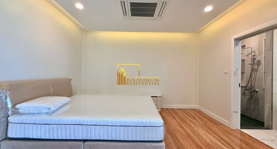 À louer 4 chambres maison à Watthana, Bangkok