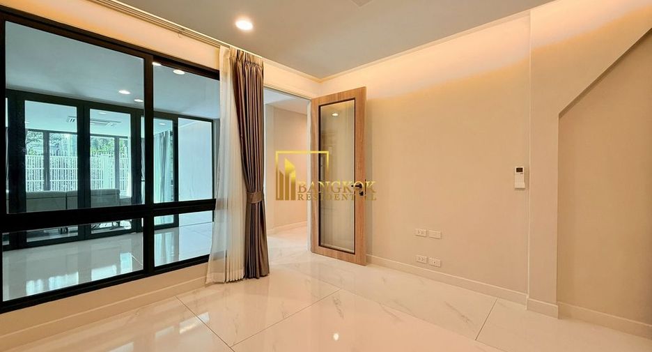 À louer 4 chambres maison à Watthana, Bangkok