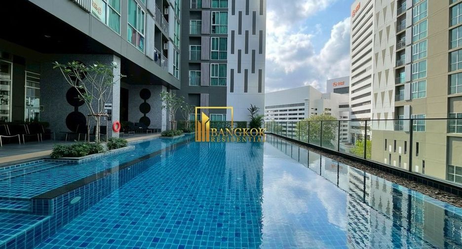 For rent 2 bedrooms condo in Huai Khwang, Bangkok