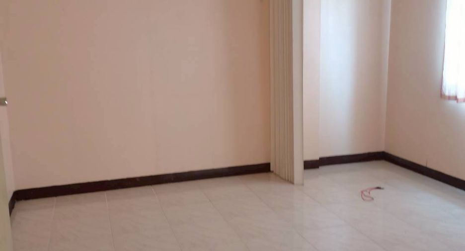 Reihenhaus zum Kauf mit 3 Zimmer in Nong Chok, Bangkok