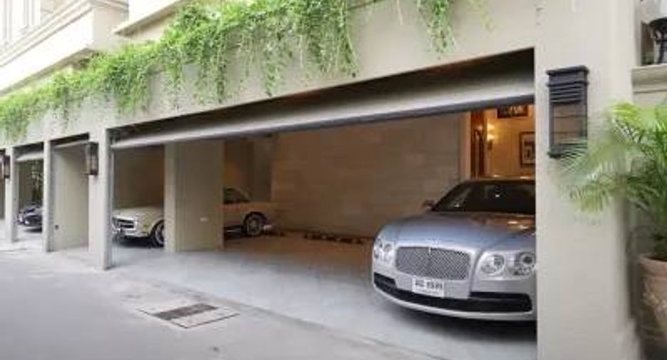 For sale 4 bedrooms house in Watthana, Bangkok