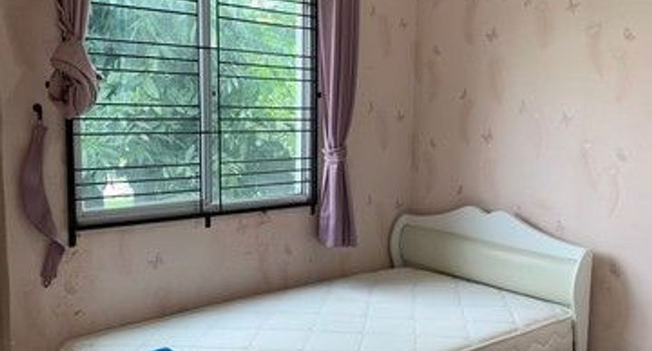 For rent 3 bedrooms house in Bang Khun Thian, Bangkok