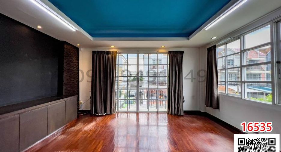 For rent 6 bedrooms townhouse in Lat Phrao, Bangkok